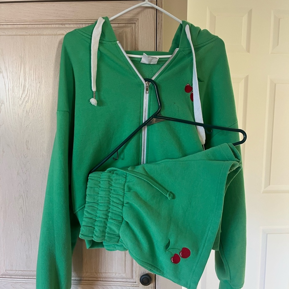 Green Hoodie and Shorts Set with Cherry embroidery